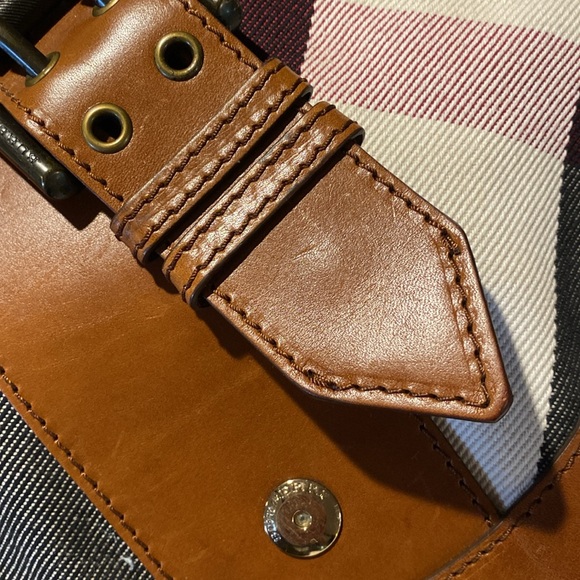 Burberry Purse with Handle and Removable Shoulder Strap - Picture 10 of 12